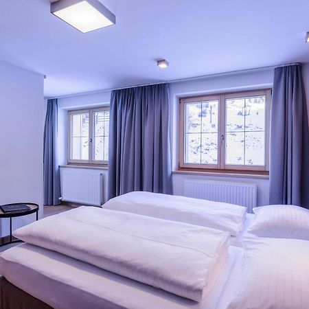 Quality Hosts Arlberg - Hotel Goldenes Kreuz B&B サンクト・アントン・アム・アールベルク エクステリア 写真