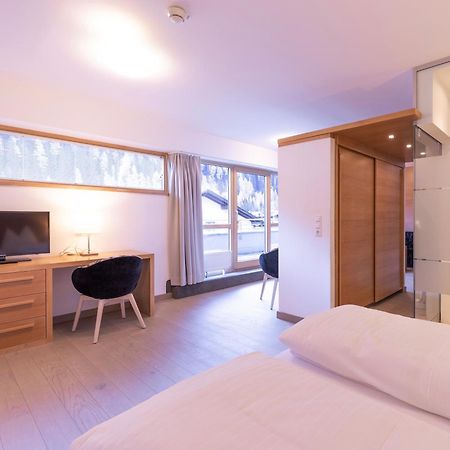 Quality Hosts Arlberg - Hotel Goldenes Kreuz B&B サンクト・アントン・アム・アールベルク エクステリア 写真