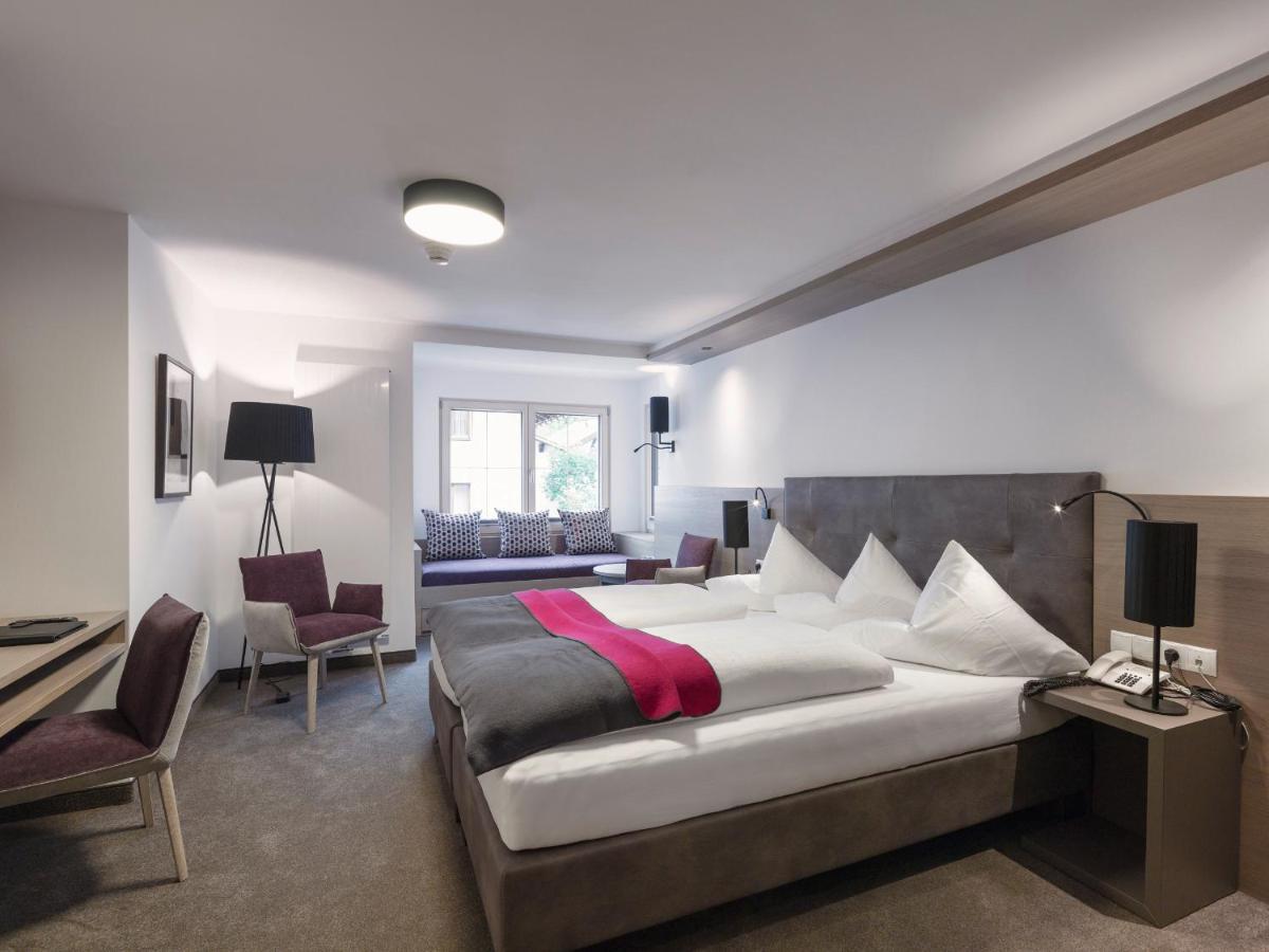 Quality Hosts Arlberg - Hotel Goldenes Kreuz B&B サンクト・アントン・アム・アールベルク エクステリア 写真