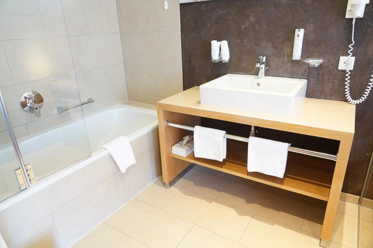 Quality Hosts Arlberg - Hotel Goldenes Kreuz B&B サンクト・アントン・アム・アールベルク エクステリア 写真