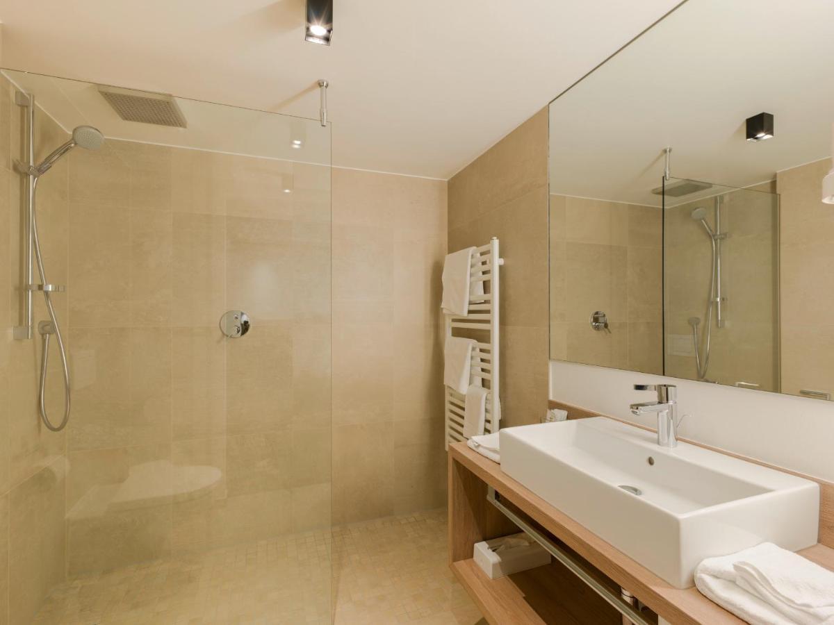 Quality Hosts Arlberg - Hotel Goldenes Kreuz B&B サンクト・アントン・アム・アールベルク エクステリア 写真