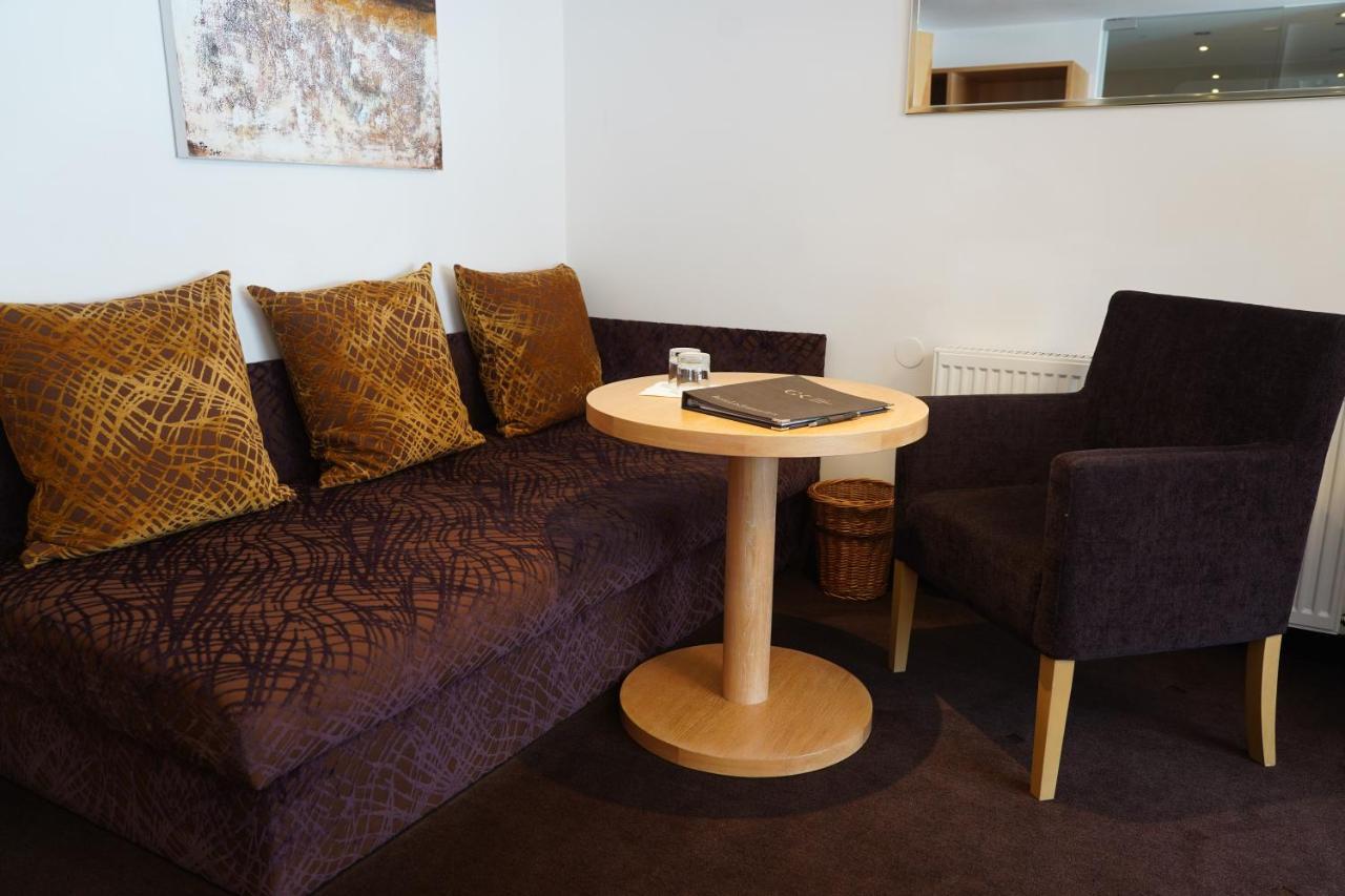 Quality Hosts Arlberg - Hotel Goldenes Kreuz B&B サンクト・アントン・アム・アールベルク エクステリア 写真