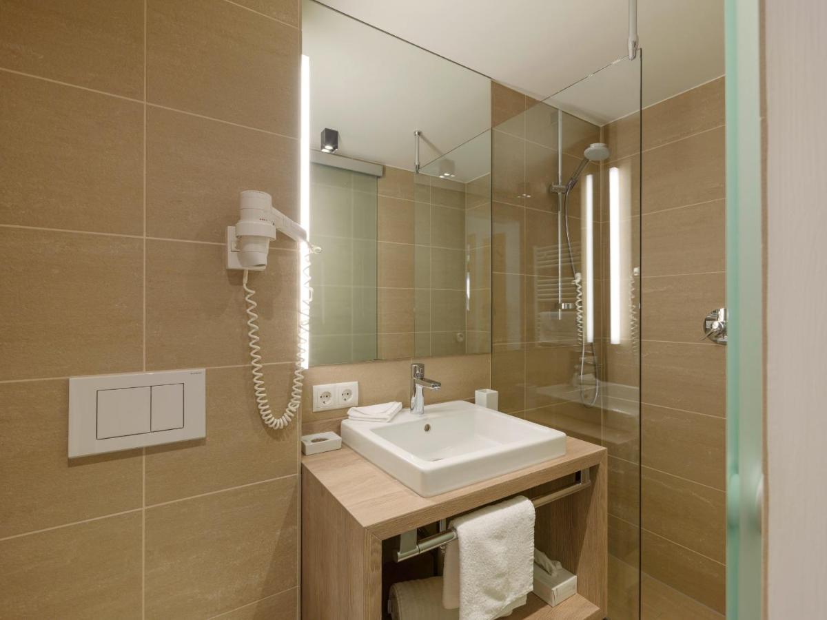 Quality Hosts Arlberg - Hotel Goldenes Kreuz B&B サンクト・アントン・アム・アールベルク エクステリア 写真