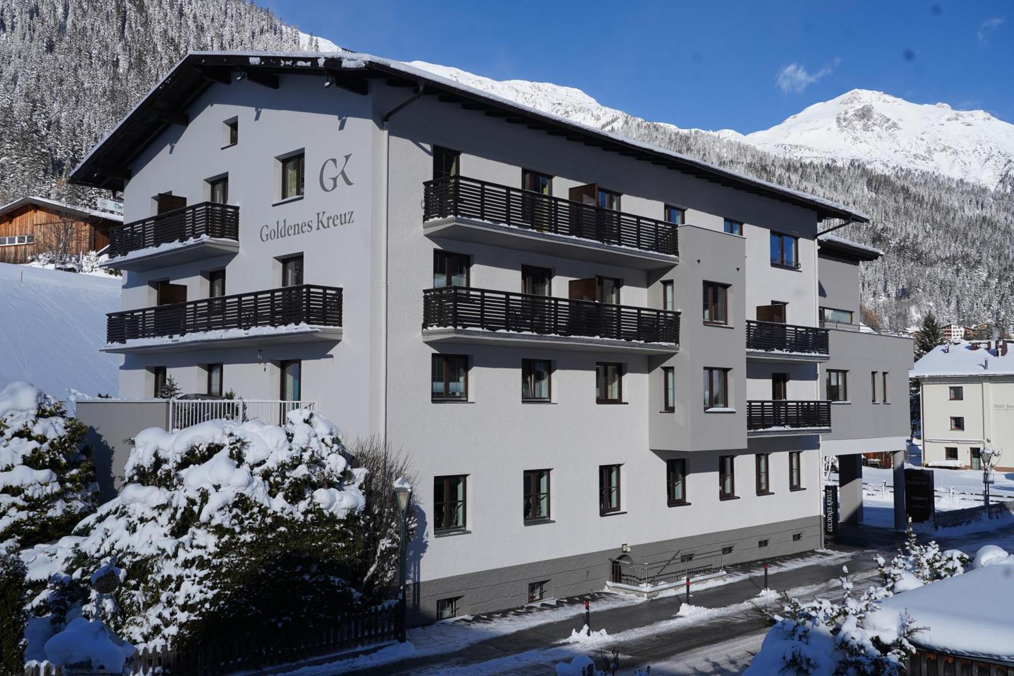 Quality Hosts Arlberg - Hotel Goldenes Kreuz B&B サンクト・アントン・アム・アールベルク エクステリア 写真