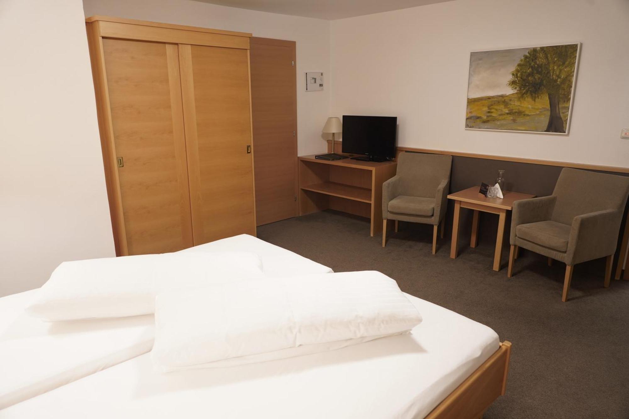 Quality Hosts Arlberg - Hotel Goldenes Kreuz B&B サンクト・アントン・アム・アールベルク エクステリア 写真