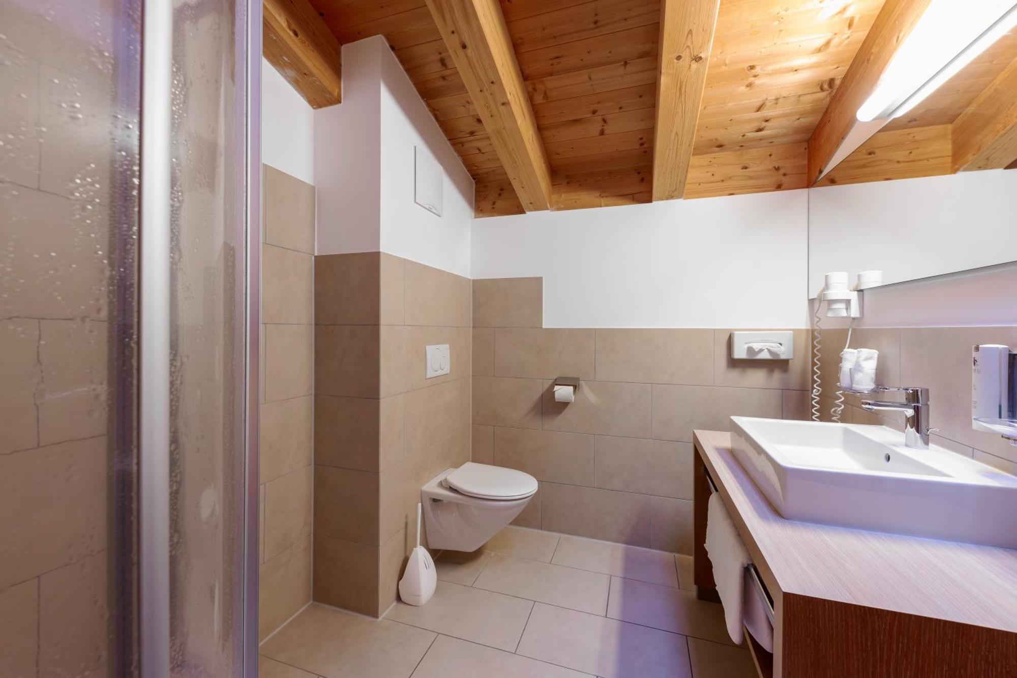 Quality Hosts Arlberg - Hotel Goldenes Kreuz B&B サンクト・アントン・アム・アールベルク エクステリア 写真