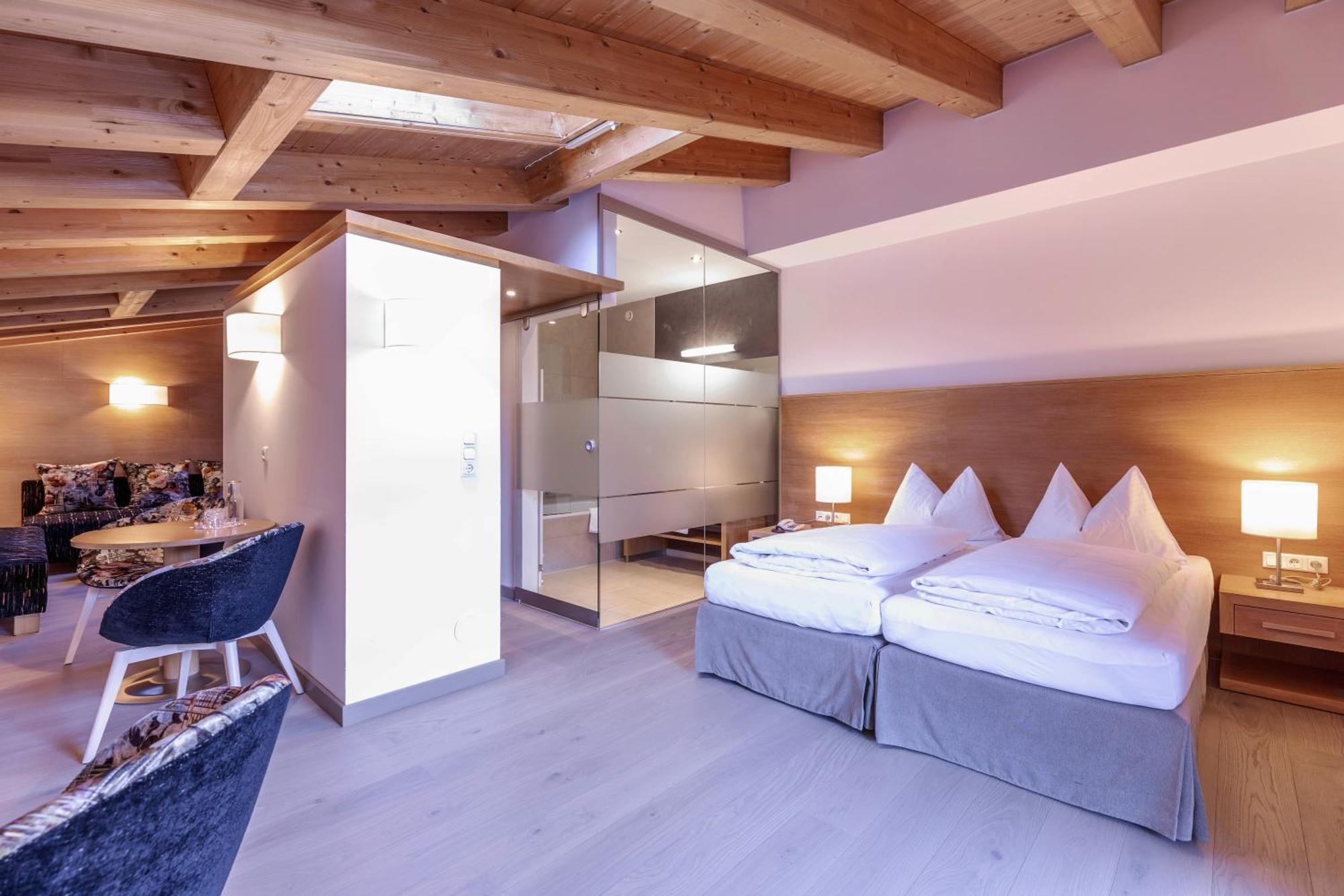 Quality Hosts Arlberg - Hotel Goldenes Kreuz B&B サンクト・アントン・アム・アールベルク エクステリア 写真