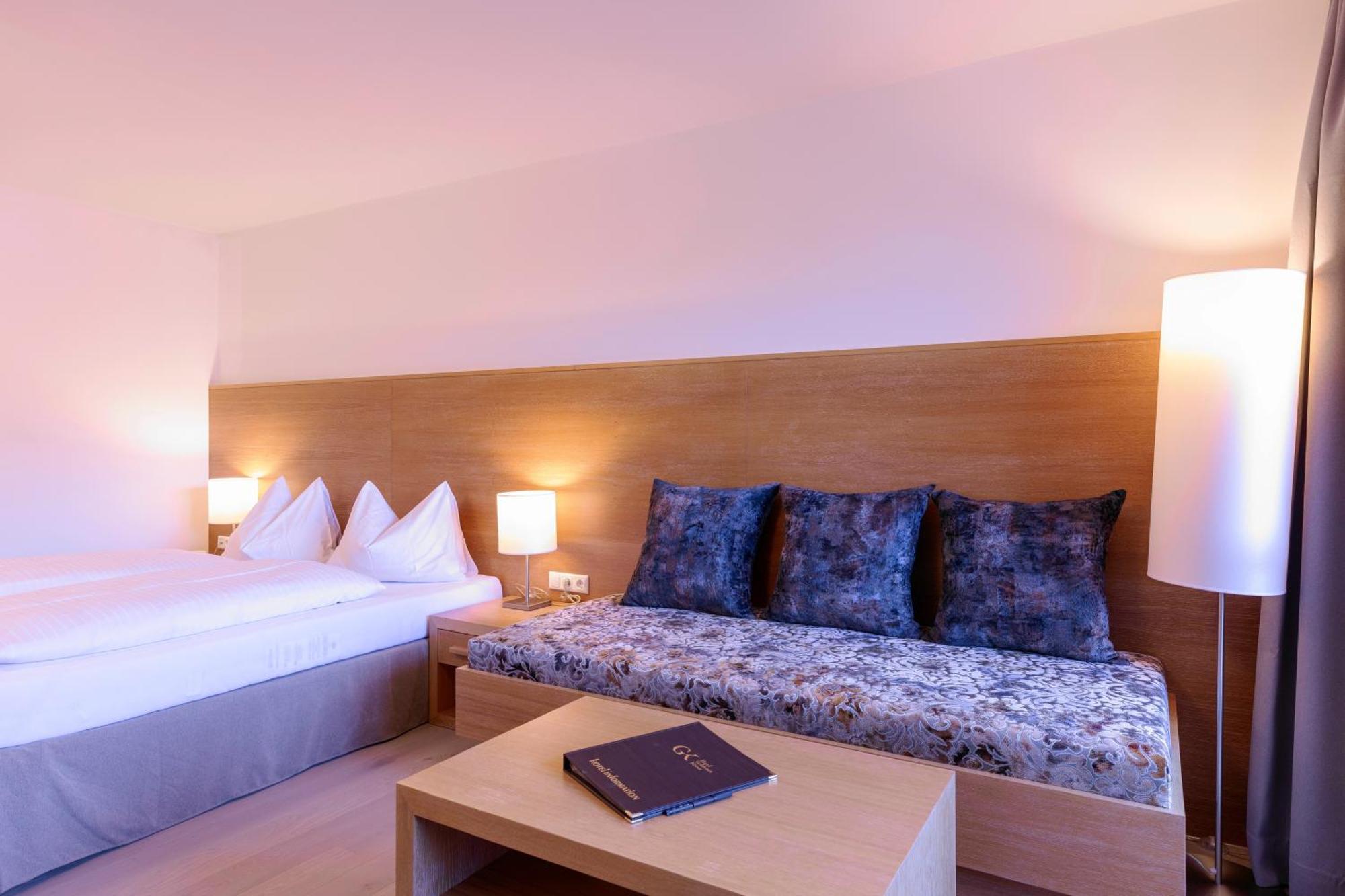 Quality Hosts Arlberg - Hotel Goldenes Kreuz B&B サンクト・アントン・アム・アールベルク エクステリア 写真
