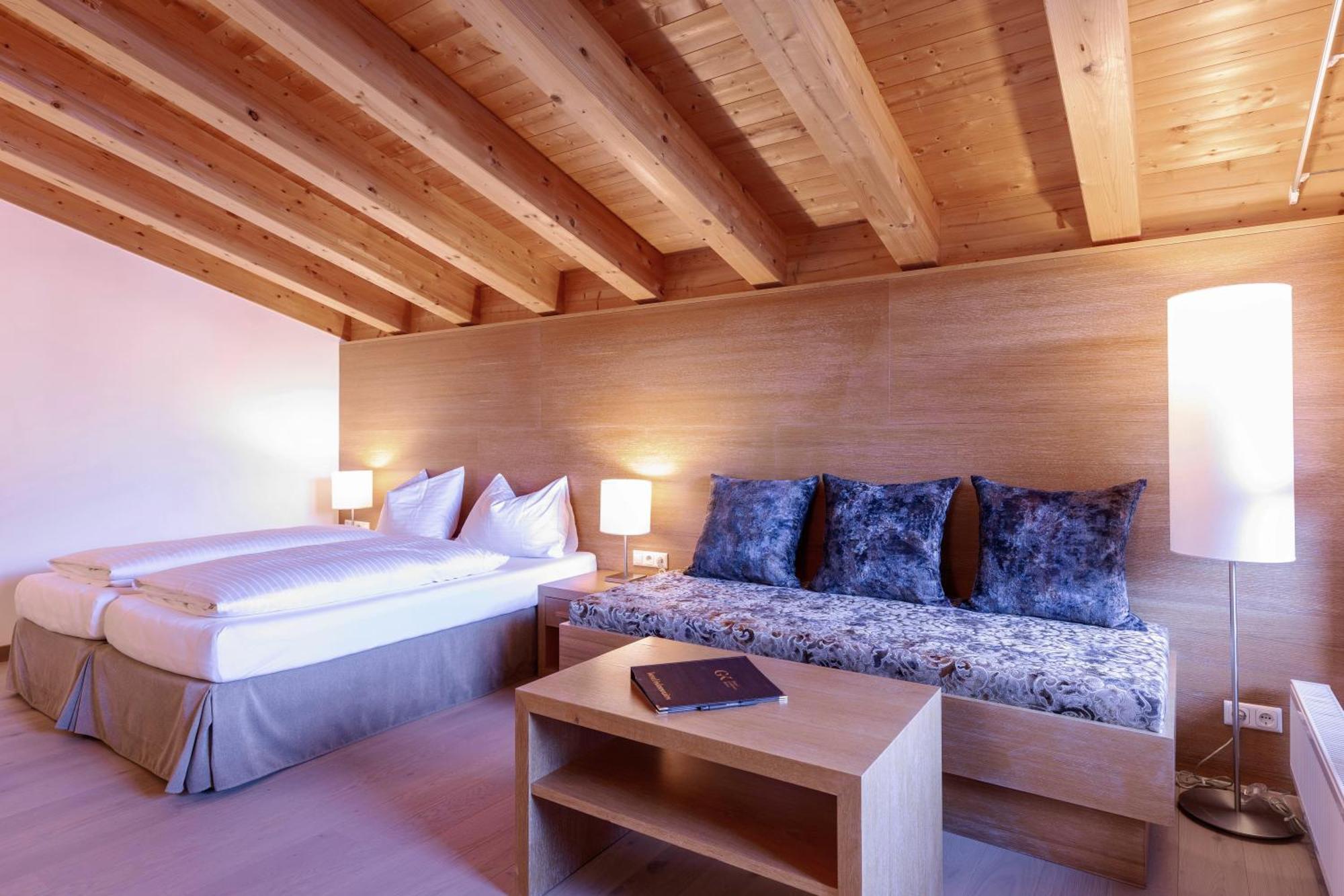 Quality Hosts Arlberg - Hotel Goldenes Kreuz B&B サンクト・アントン・アム・アールベルク エクステリア 写真