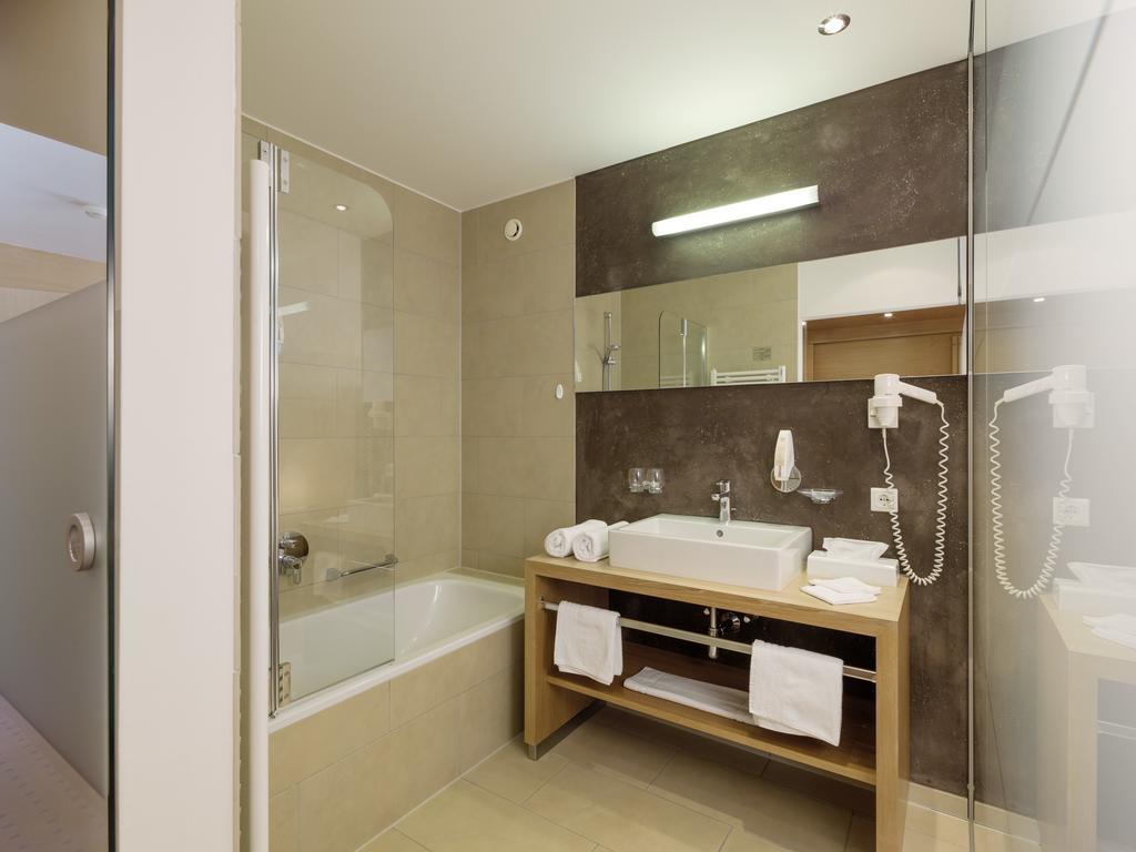Quality Hosts Arlberg - Hotel Goldenes Kreuz B&B サンクト・アントン・アム・アールベルク 部屋 写真