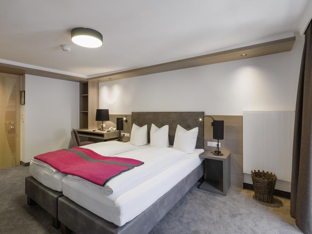 Quality Hosts Arlberg - Hotel Goldenes Kreuz B&B サンクト・アントン・アム・アールベルク 部屋 写真