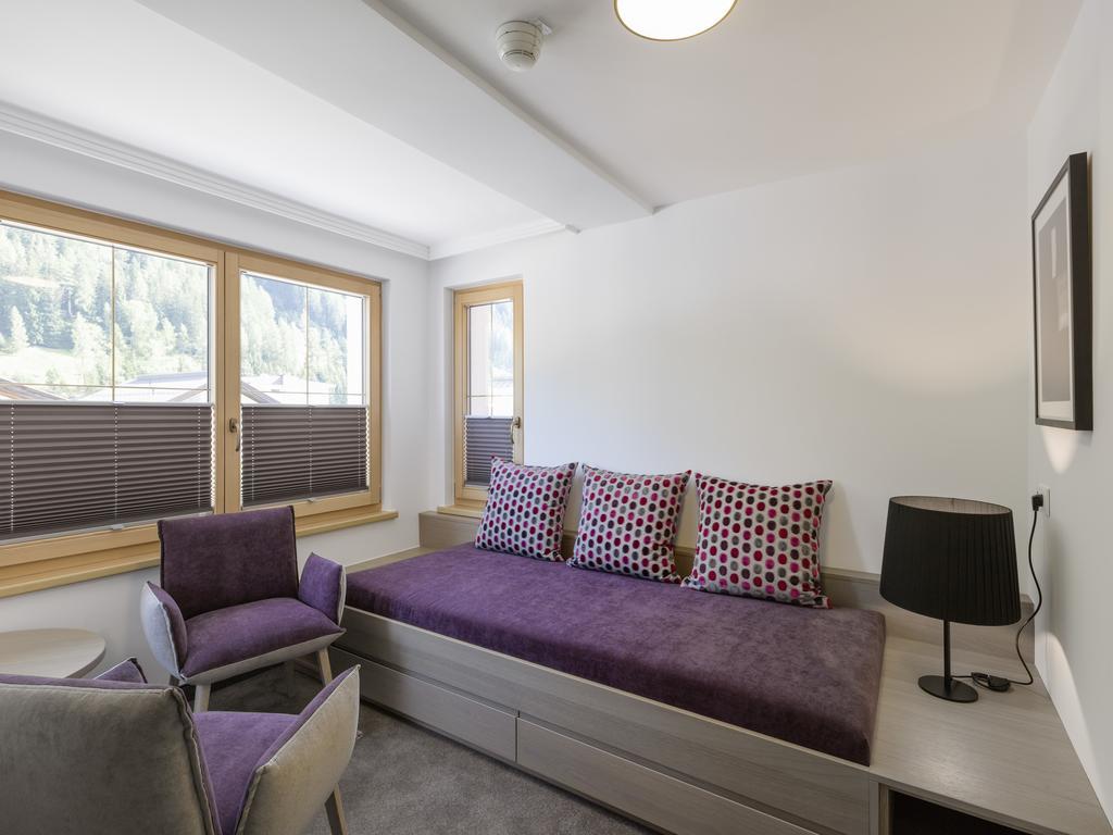 Quality Hosts Arlberg - Hotel Goldenes Kreuz B&B サンクト・アントン・アム・アールベルク 部屋 写真