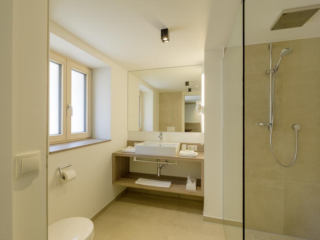 Quality Hosts Arlberg - Hotel Goldenes Kreuz B&B サンクト・アントン・アム・アールベルク 部屋 写真