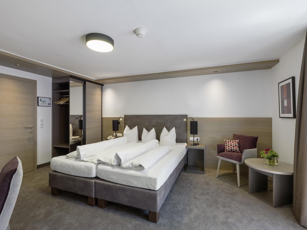 Quality Hosts Arlberg - Hotel Goldenes Kreuz B&B サンクト・アントン・アム・アールベルク 部屋 写真