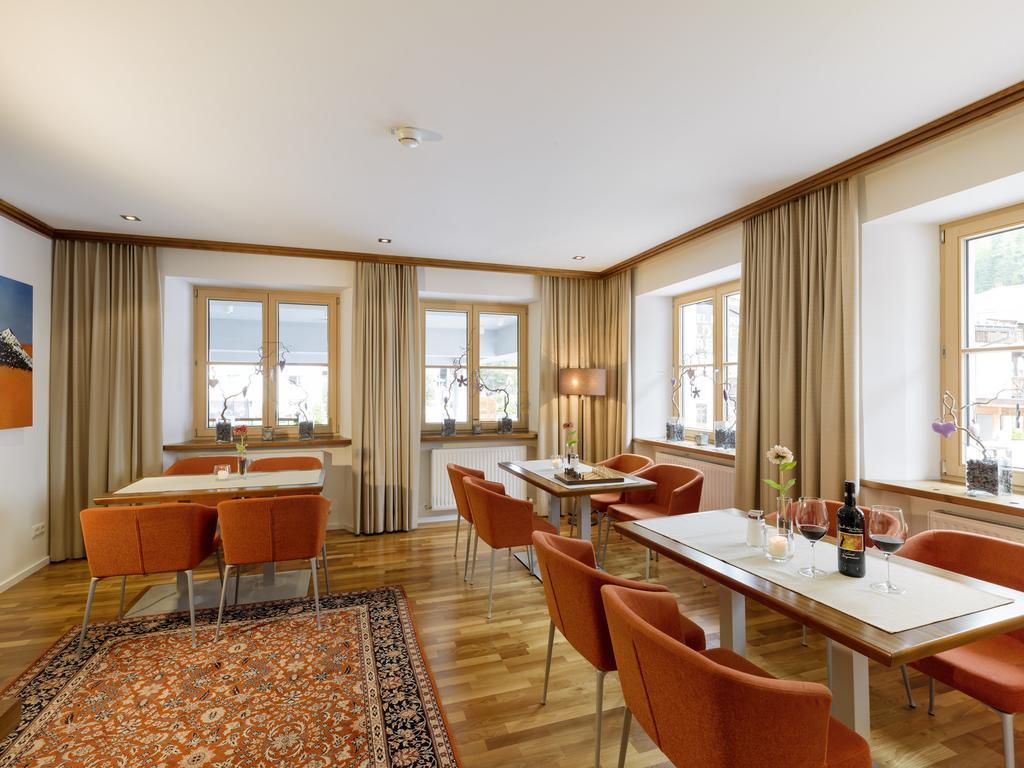 Quality Hosts Arlberg - Hotel Goldenes Kreuz B&B サンクト・アントン・アム・アールベルク エクステリア 写真