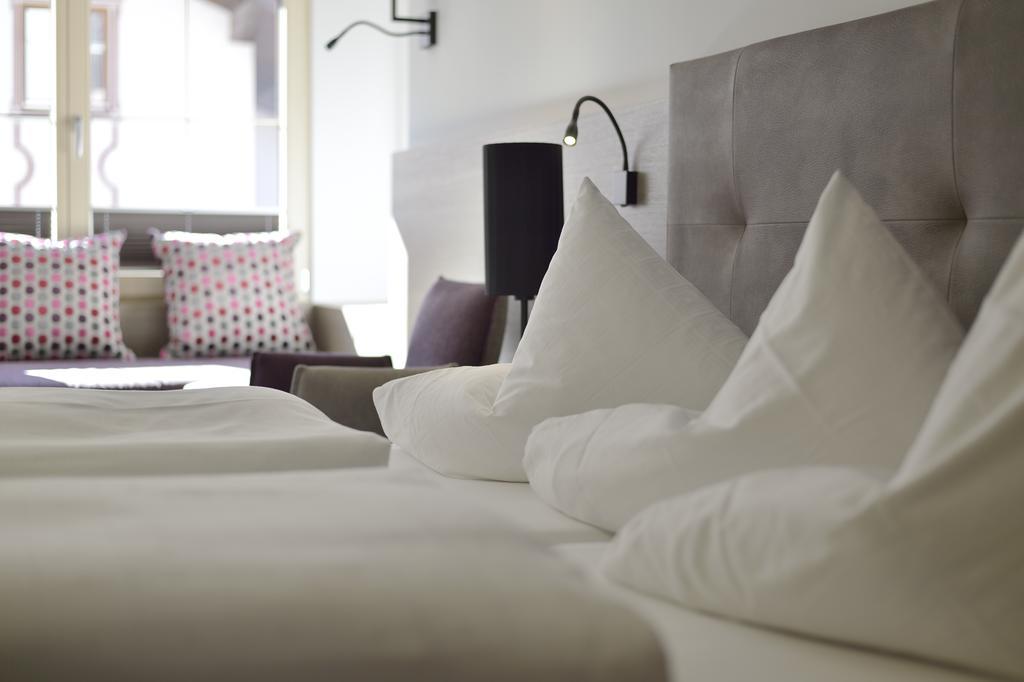 Quality Hosts Arlberg - Hotel Goldenes Kreuz B&B サンクト・アントン・アム・アールベルク エクステリア 写真