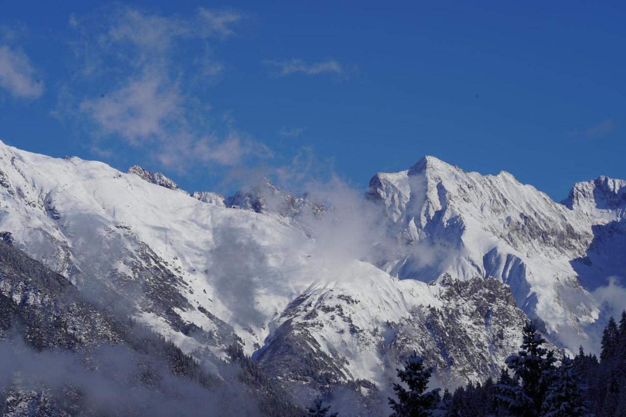 Quality Hosts Arlberg - Hotel Goldenes Kreuz B&B サンクト・アントン・アム・アールベルク エクステリア 写真